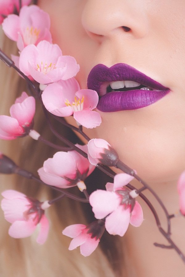 Lipstick Hack! How to wear Nude Lipstick Without Washing You Out