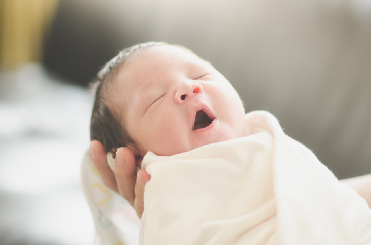 Kinh nghiệm chăm sóc em bé sơ sinh 1 tuần đầu tiên các Mẹ nên biết
