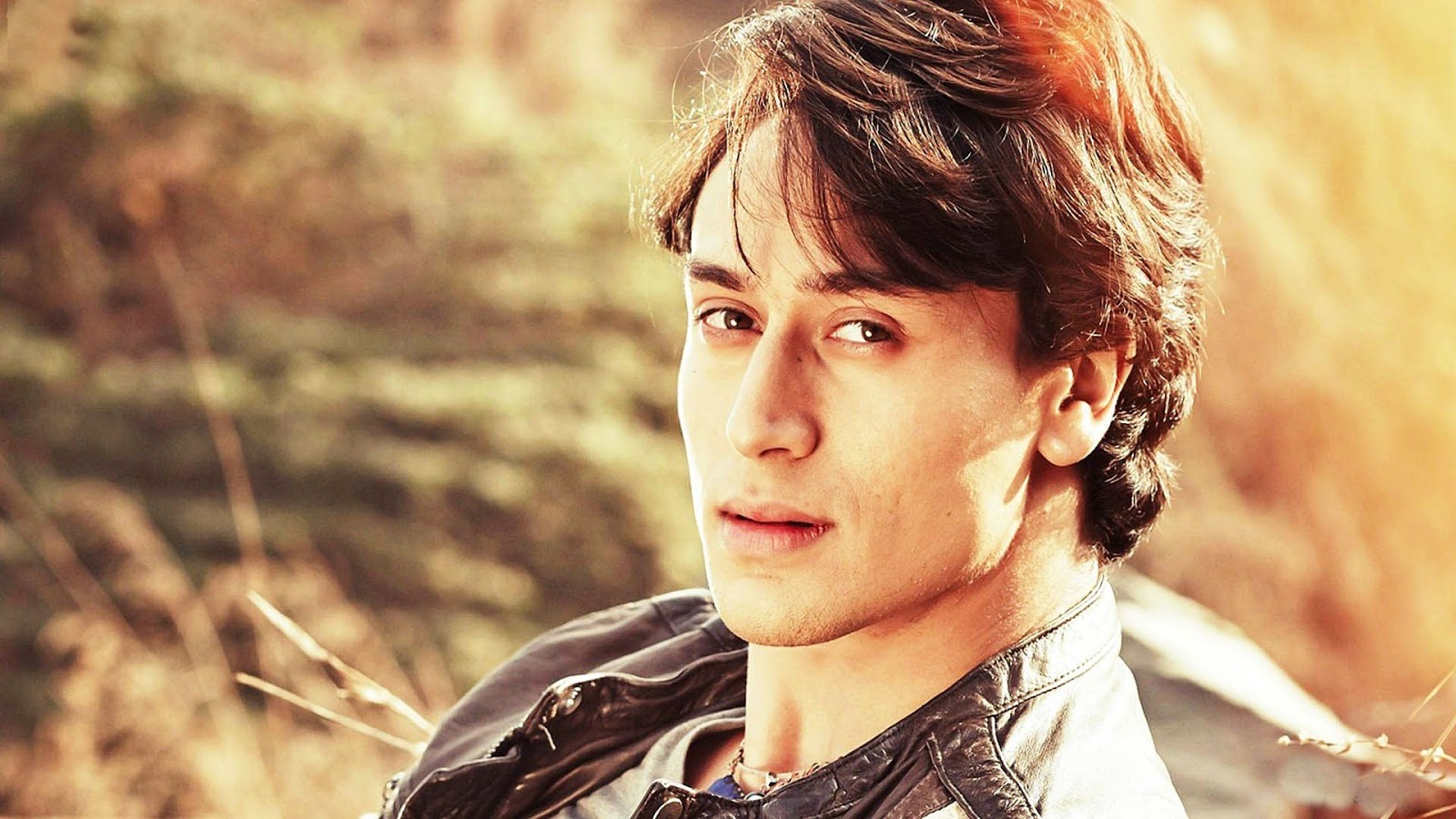 Tiger Shroff - Top 10 Photos of Most Handsome Actor Tiger Shroff ~ The