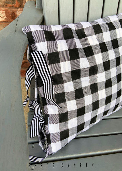 How to make pillow covers from bandannas.