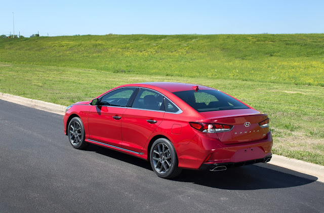2018 Hyundai Sonata Limited 2.0T rear 3/4 view Rear 3/4 view of 2018 Hyundai Sonata Limited 2.0T