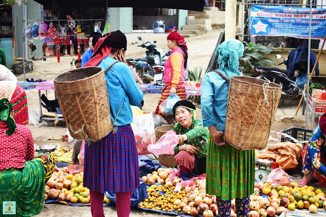Mercado local en el loop de Ha Giang