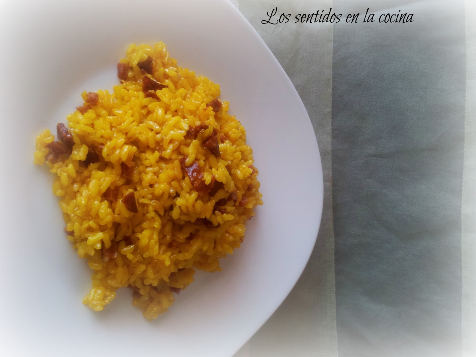 Los sentidos en la cocina PAELLA CON CHORIZO Y JAMÓN AL HORNO