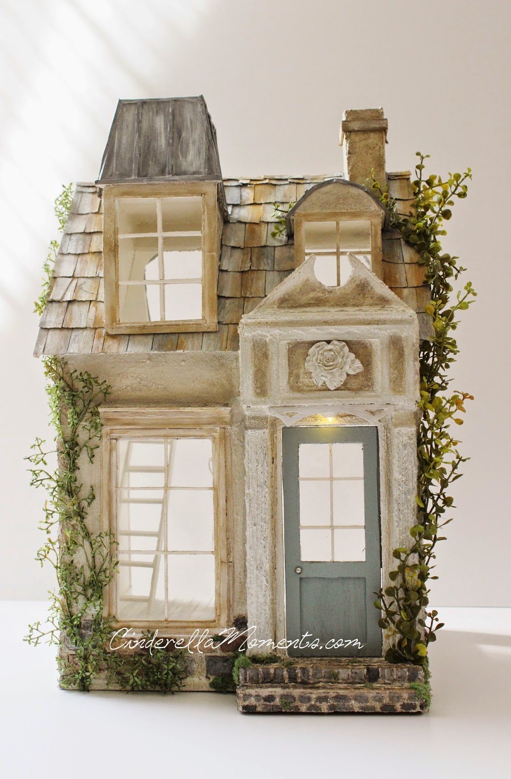 Cinderella Moments: La Maison de Ville Dollhouse