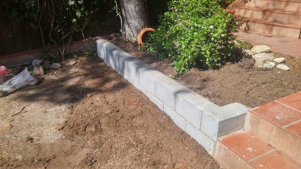 Reforma+barata: 18€/m2 colocación de bloques para muro jardín