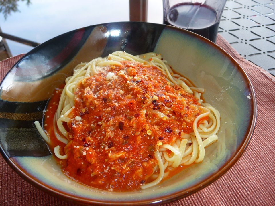 Live.Love.Eat Linguine with Spicy Red Clam Sauce