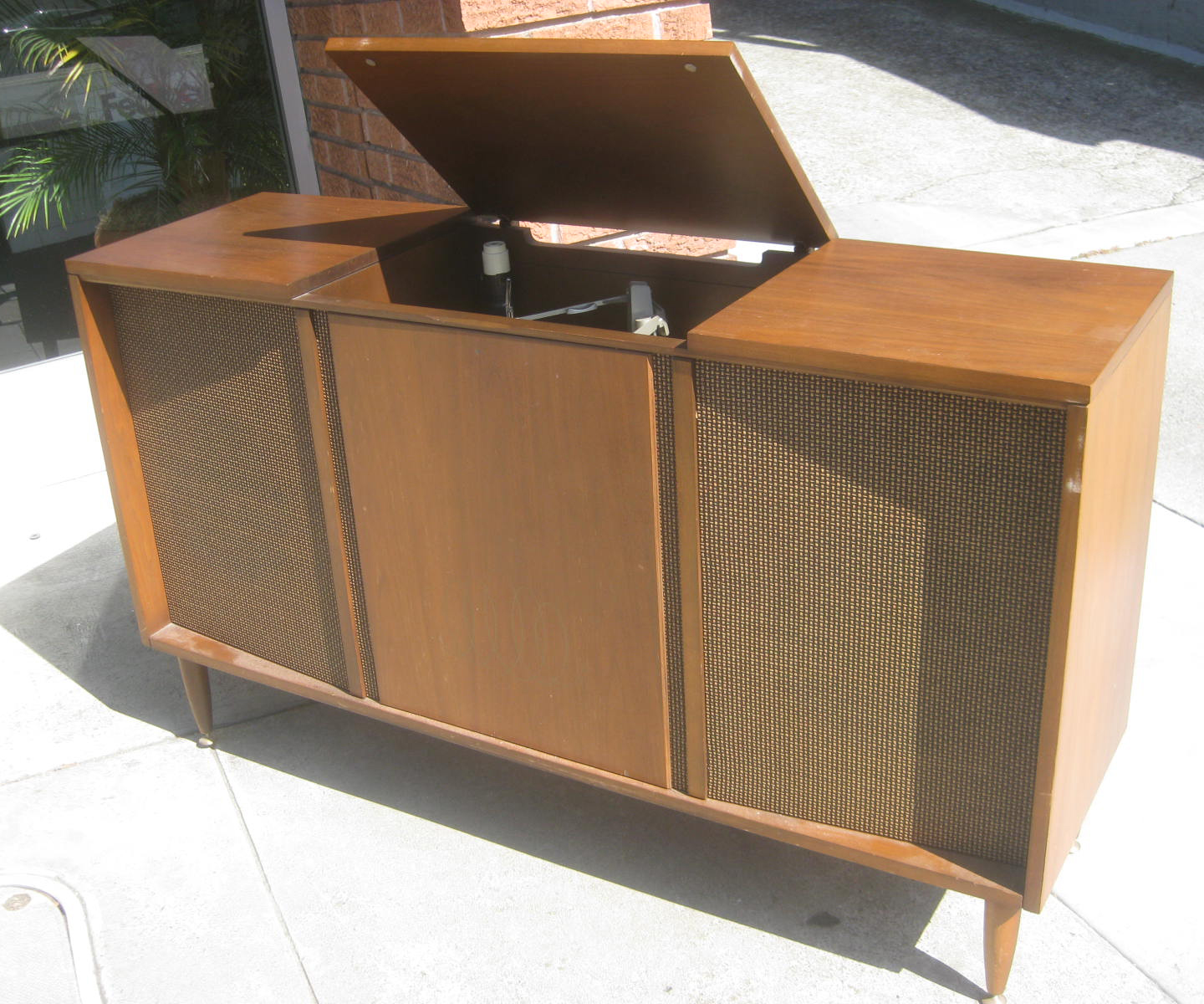 UHURU FURNITURE & COLLECTIBLES: SOLD - Silvertone Stereo Console - $80