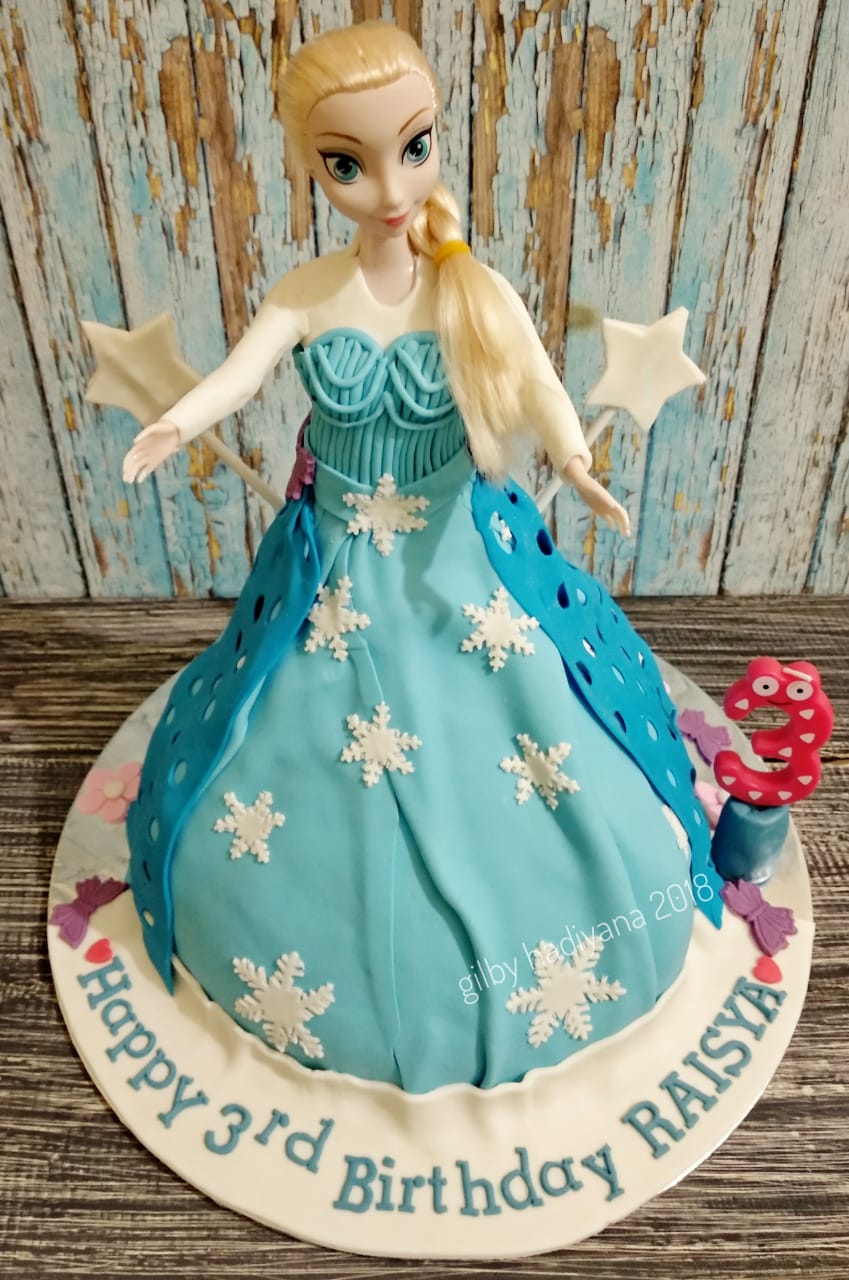 Elsa Frozen Barbie Cake