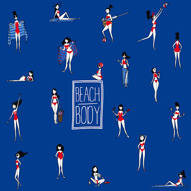 femme maillot de bain rouge, pin up, body positive, femme à la plage, lunette de soleil, 