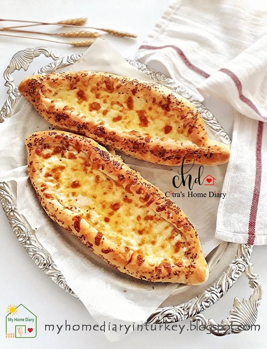 Peynirli pide (pastane usulü) / Turkish Cheesy Pide Bread (soft version) | Çitra's Home Diary. #piderecipe #turkishpide #flatbread #cheesypide #cheesybread #foodphotography #resepmasakanturki #turkishfoodrecipe #breakfast