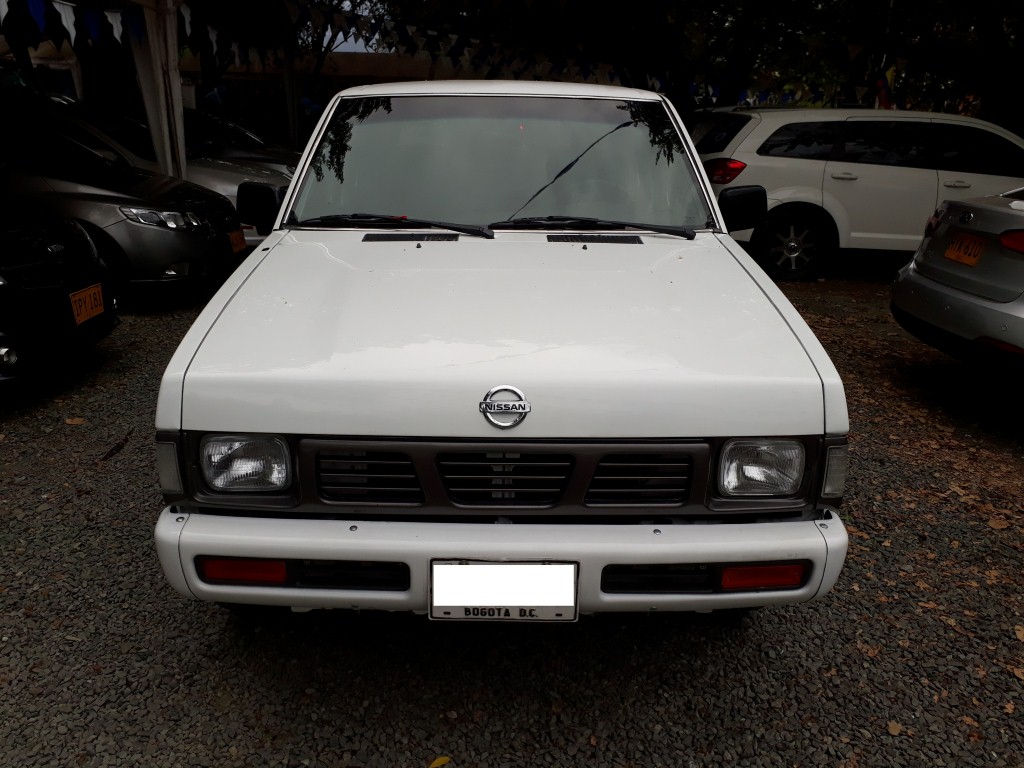 NISSAN D21 DOBLE CABINA