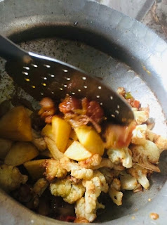 phool-ghobhi-aloo-ki-sabzi-step-3(10)