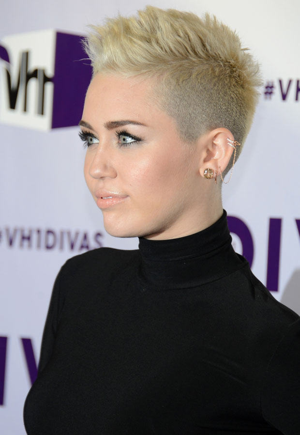 I'm so in L O V E with Miley's pixie haircut!!