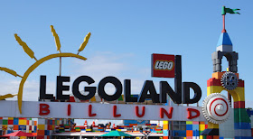 10 Tipps für den Besuch des Legoland Billund mit Kindern. Wir haben den tollen Lego-Freizeitpark in Dänemark besucht und bringen Euch viele Anregungen und Tricks mit, mit denen Ihr Eure Zeit im Legoland als Familie noch mehr genießen und auch etwas Geld sparen könnt.