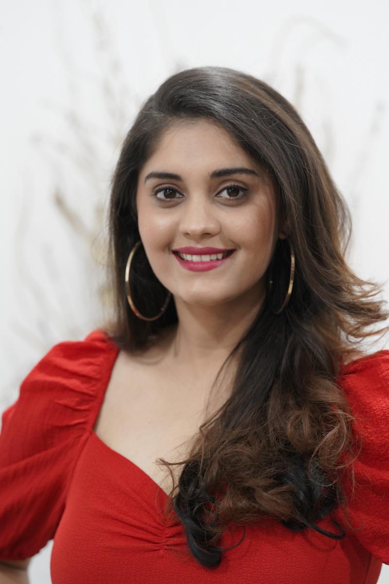800px x 1200px - Actress Surabhi Stills From Sashi Movie Interview | Indian Girls Villa -  Celebs Beauty, Fashion and Entertainment