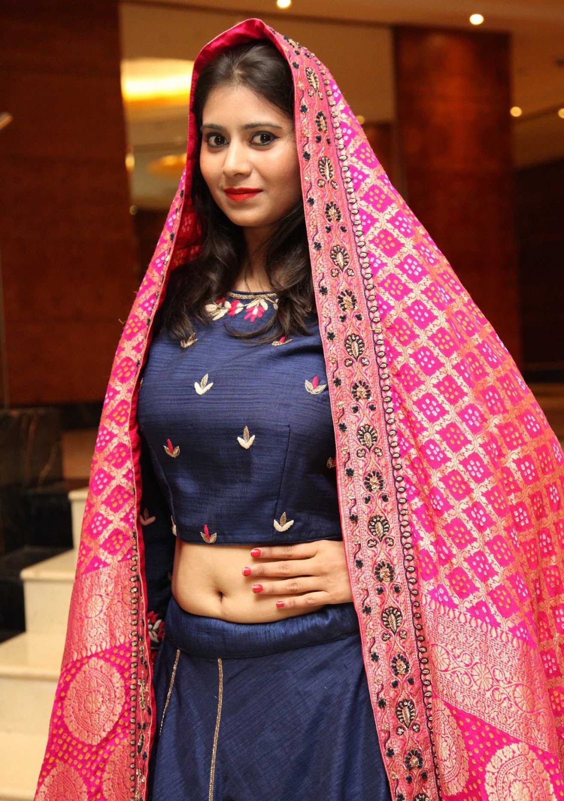 Telugu Hot Actress Shraddha Latest Navel Pics | CineHub