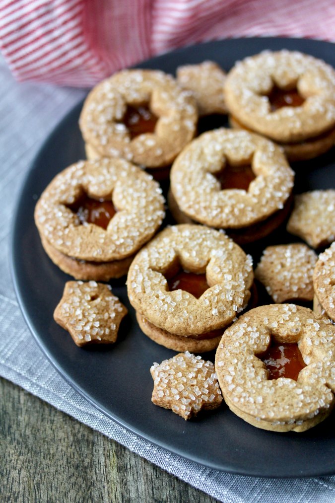 Slice and Bake Gingerbread Sandwich Cookies with apricot jam Slice and Bake Gingerbread Sandwich Cookies with apricot jam