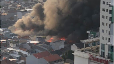 Kebakaran Besar Terjadi di Pasar Kambing Tanah Abang, 75 Personel Damkar Pemadam Dikerahkan