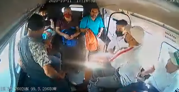 “Ya se la saben raza”, en un minuto asaltan Combi en Ecatepec y pasajeros reclaman al chofer (VIDEO)