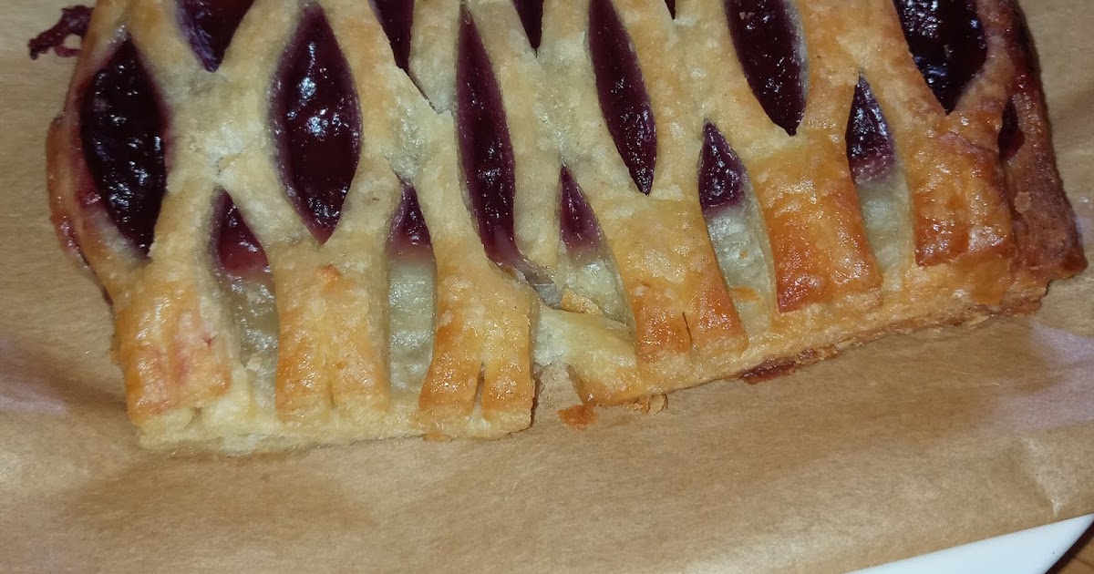Supersupergirl's Food Reviews [Review] Lidl Cherry and Custard Lattice