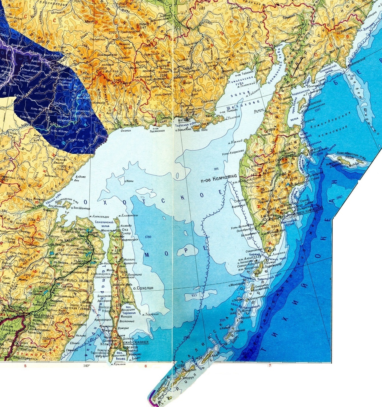 К каким морям относится охотское море. Охотское море на карте. Охотское море физическая карта. Проливы Охотского моря.