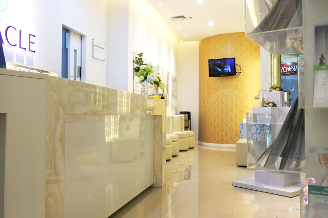 MIRACLE CLINIC TREATMENT: RENEW WHITE FACIAL FOR A BRIGHTEN SKIN for a brighten skin. Top beauty clinic in Jakarta for their hygiene, detailed and patience. My skin is brighten and more radiance after this renew white facial.
