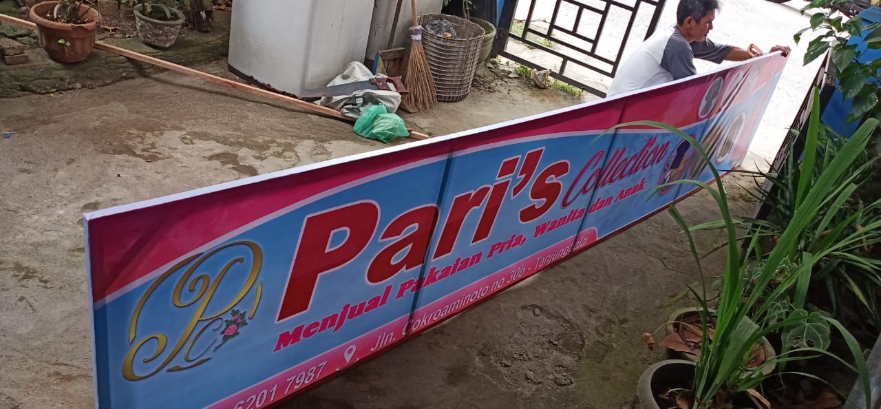 Contoh Spanduk / Plang Toko Pakaian Pink Percetakan