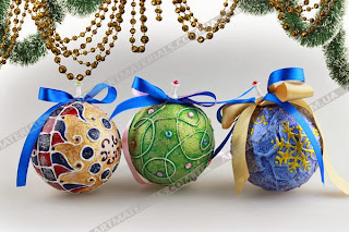 http://artblog.artmaterials.com.ua/home/34-articles/195-decorating-christmas-balls.html