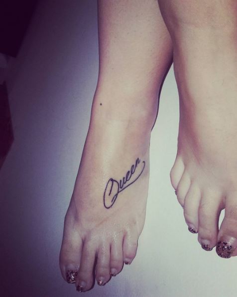 50+ Best Queen Tattoos for Women (2019) Crown, Spades, Heart | Tattoo Ideas