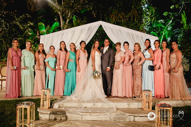 Sítio Geranium, Hyathama Pires, Multifocco, Leilah Cerqueira, casamento a céu aberto, casamento rústico, boho, decoração de casamento, decoração colorida, fotos românticas, foto com madrinhas, madrinhas iguais, Foto com padrinhos, noiva, noivo, mesa do bolo