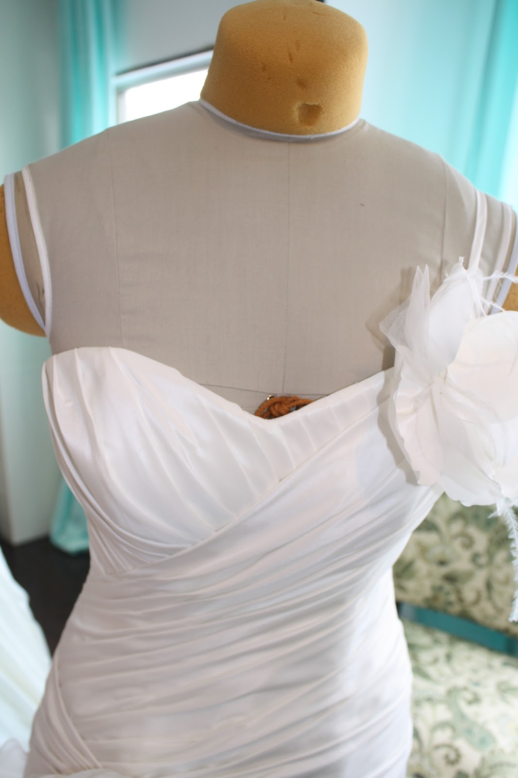 Idea 52+ Wedding Dress Neckline Alterations