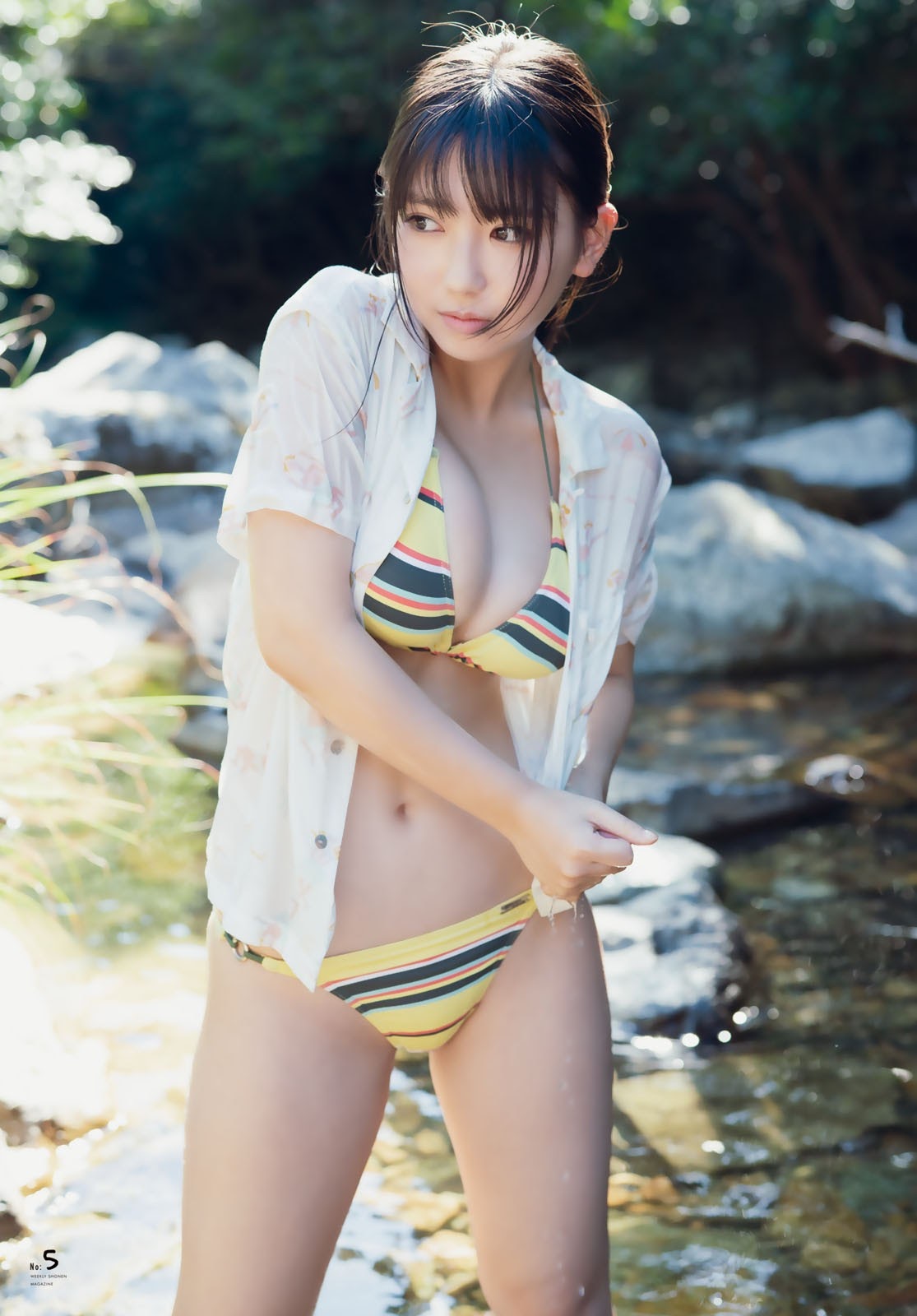 Aika Sawaguchi 沢口愛華, Shonen Magazine 2021 No.43 (週刊少年マガジン 2021年43号)