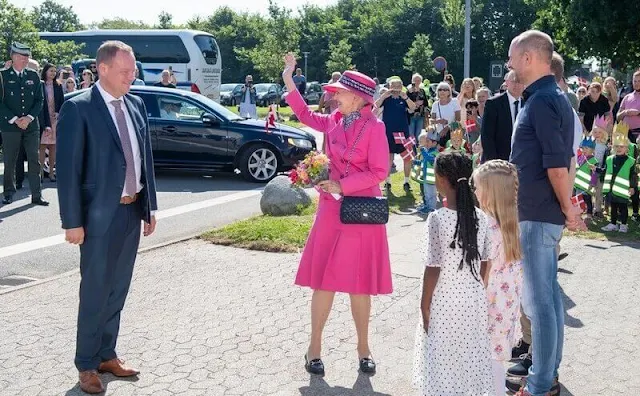Queen visited the Music House and Bakkeskolen Cosmos and the company VIKING Life-Saving Equipment