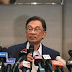 Anwar serahkan dokumen sokongan majoriti kepada Agong dan anggap kerajaan PN sudah jatuh 