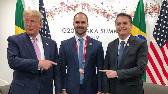 Justiça intima Bolsonaro e filho a explicarem nomeação para embaixada