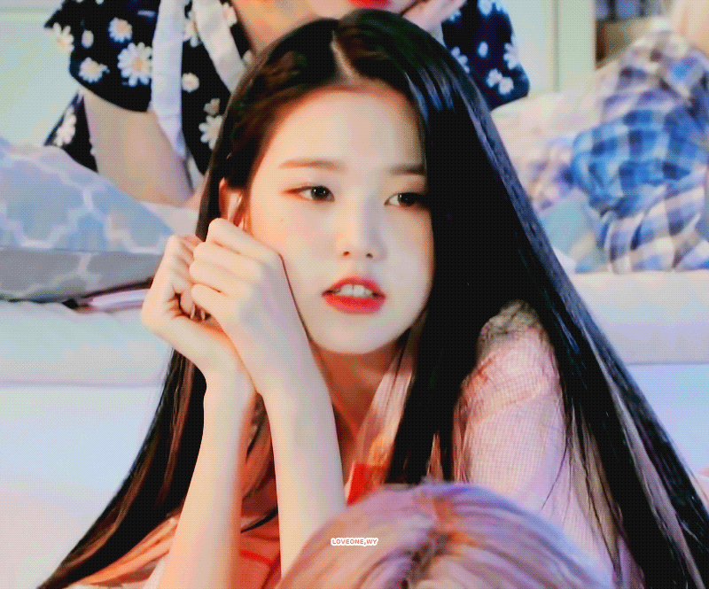 눕방에서 넘나 예뻤던 장원영 - 꾸르