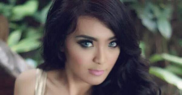 DHEMODELS: TIKA KAUNANG SEKSI PHOTOSHOOT PILIHAN TERBAIK