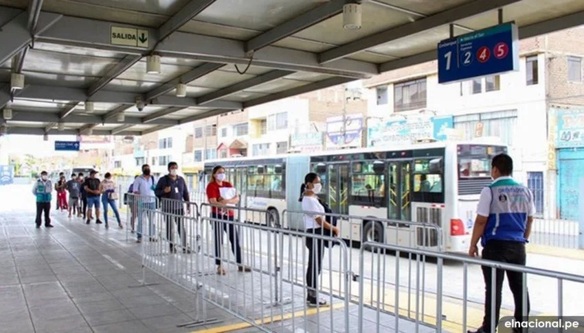 Ministerio de Transportes reduciría a un tercio la capacidad del transporte público