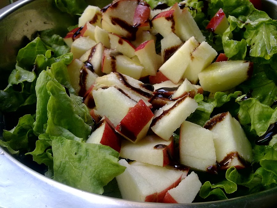 ensalada tricolor de manzana y berro