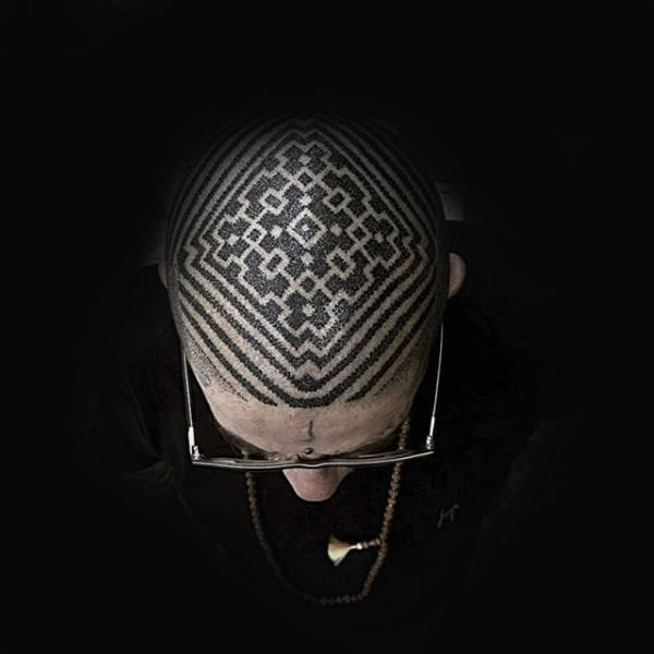 Tatuaje en la cabeza para hombre