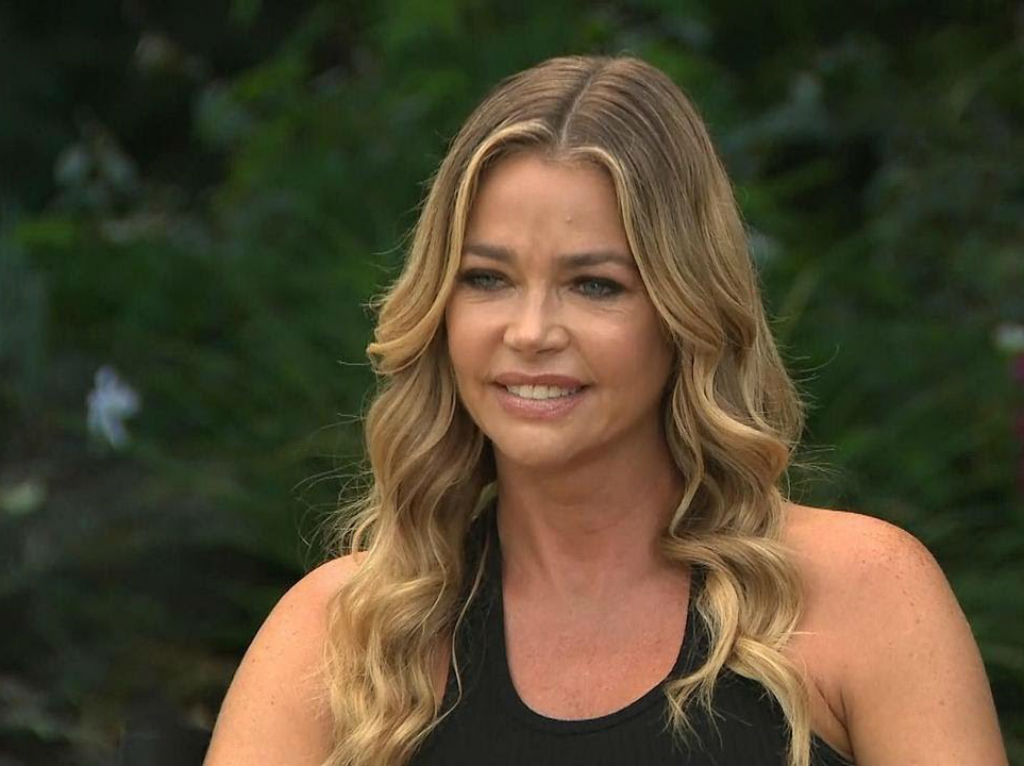 Rhobh Star Denise Richards Hits Back After Fan Claims She Didn T Send Condolences To Lisa