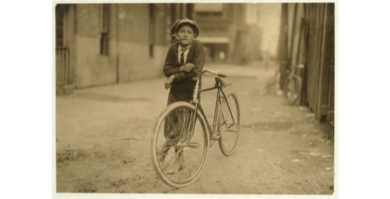 Mensajero de la compañía de telégrafos Mackay, en 1913. Foto de Lewis Wickes Hine Mensajero de la compañía de telégrafos Mackay, en 1913. Foto de Lewis Wickes Hine