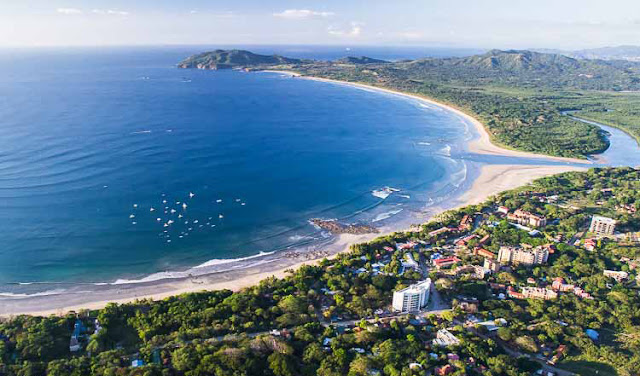 alt="playa tamarindo beach,beach,beaches,latin america,central america,ocean,visiting,travel,travelling"