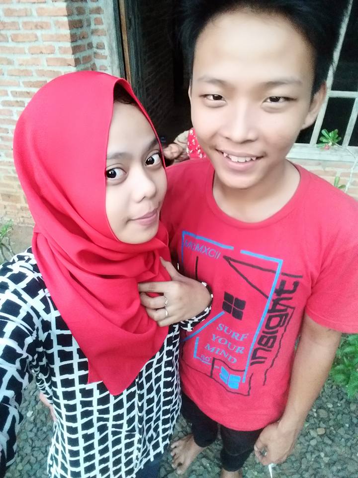 Pasangan. Ciuman abg. Ukhti viral. Skandal abg indonesia. Serpong pacar.