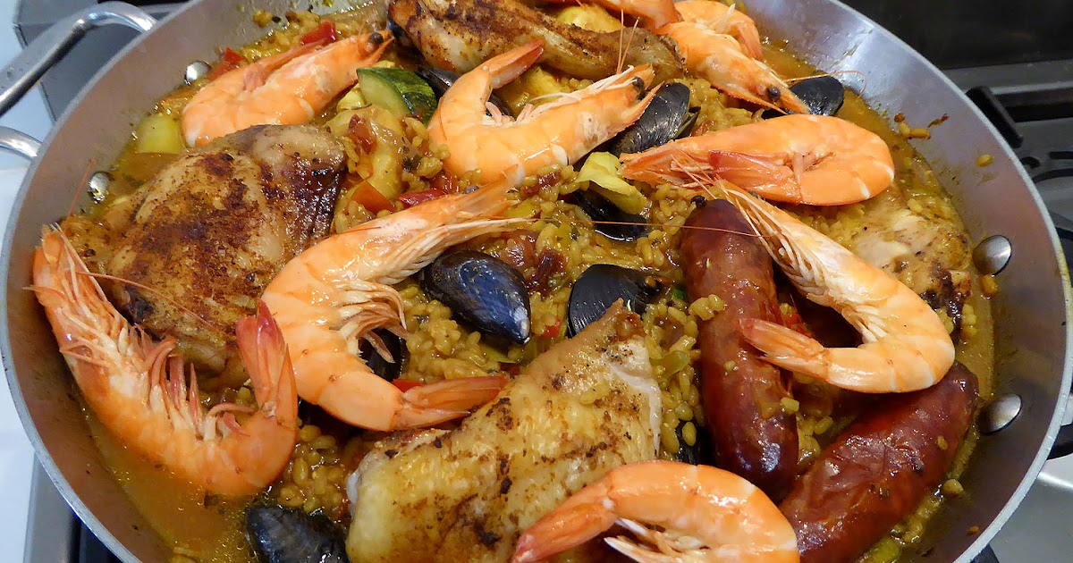 Living the life in SaintAignan Paëlla aux moules, crevettes et poulet