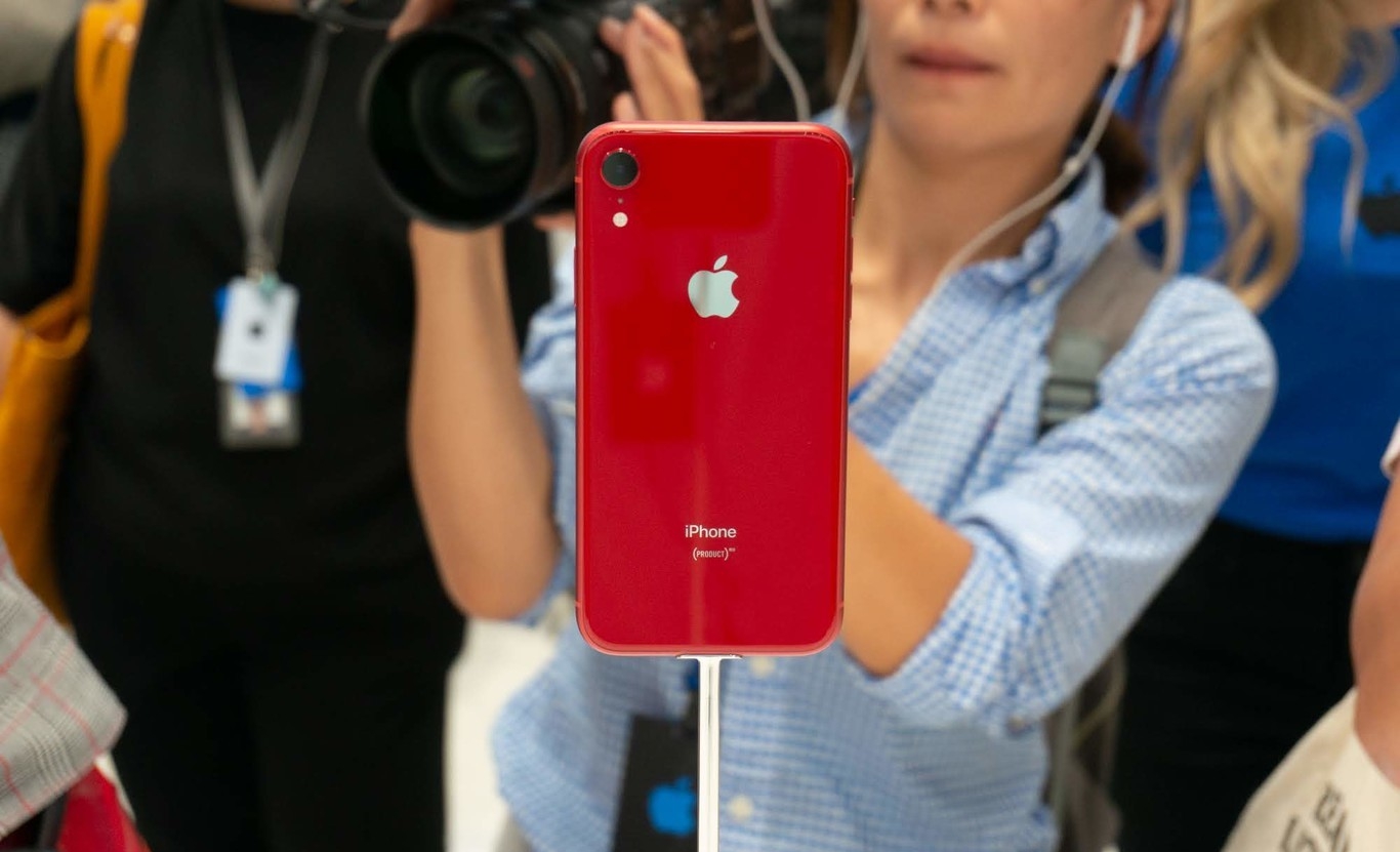 The Apple Store is updated so that users can book an iPhone XR with Siri shortcuts