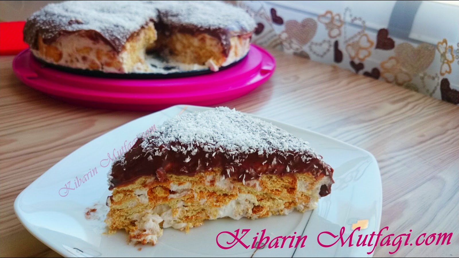 En kolay bisküvili yaş pasta nasıl yapılır Çikolata soslu bisküvili