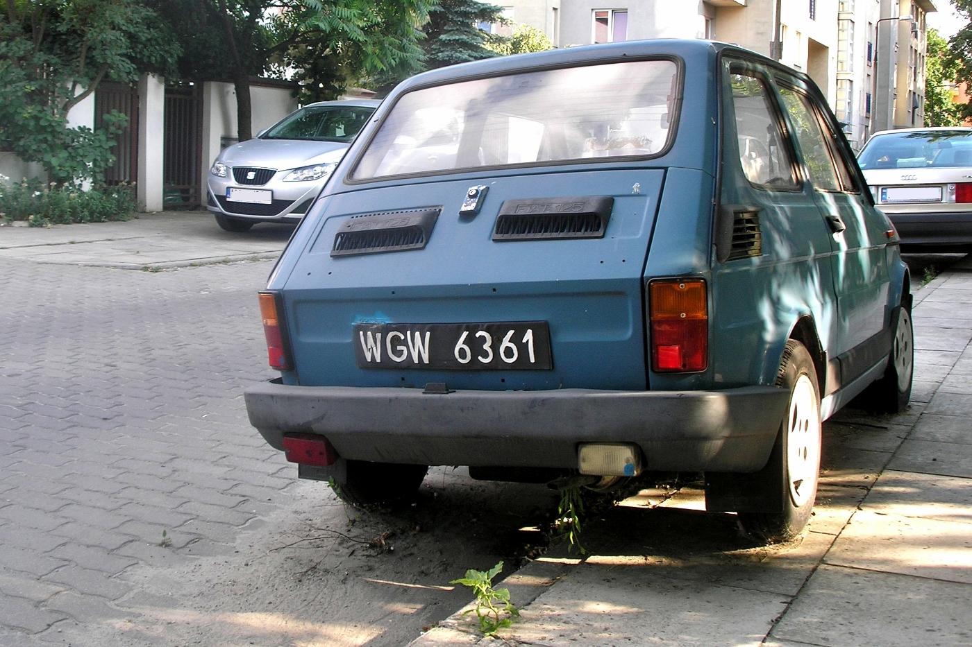 Pobliska Ulica Grochów Niebieski Polski Fiat 126p