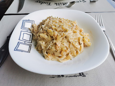 Tagliatelle caseros con crema de gorgonzola, pera y nueces