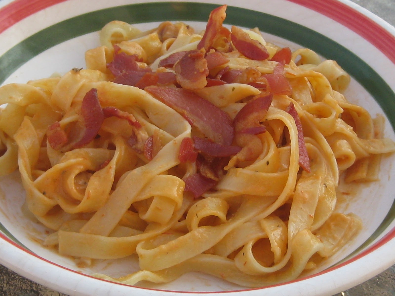 Tagliatelles à la carbonara rosée et à la pancetta Bedon Gourmand